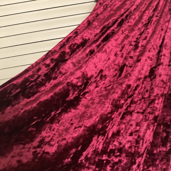 Burgundy Velvet Dress - Girl - Small - Picture 3 of 4